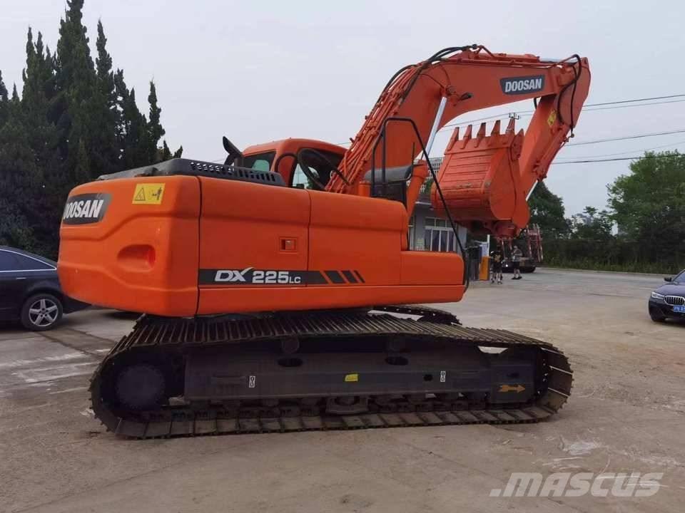 Doosan DX 225 Gravemaskiner på larvebånd