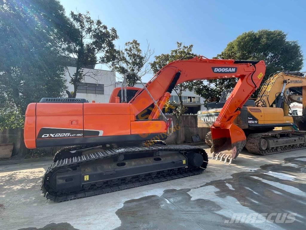 Doosan DX 225 LC Gravemaskiner med lang gravebom