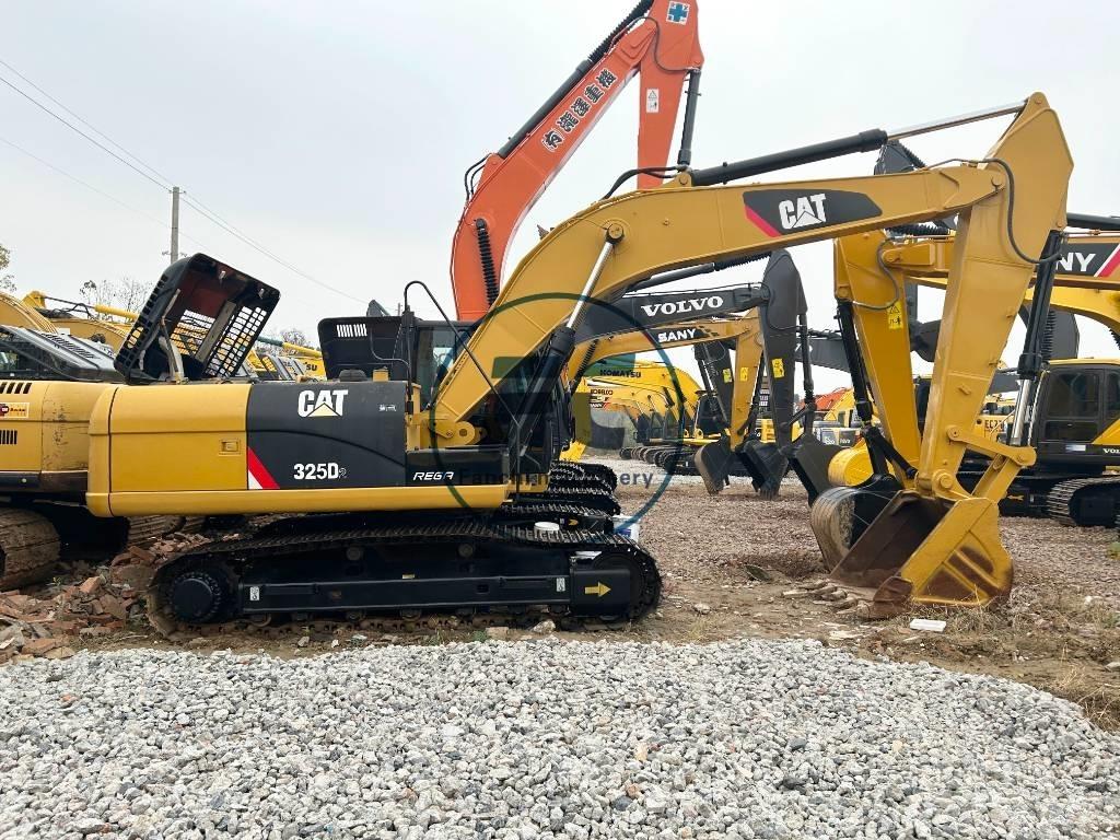 CAT 325 D2 Gravemaskiner på larvebånd