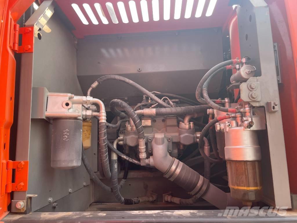 Hitachi ZX 240 Gravemaskiner på larvebånd