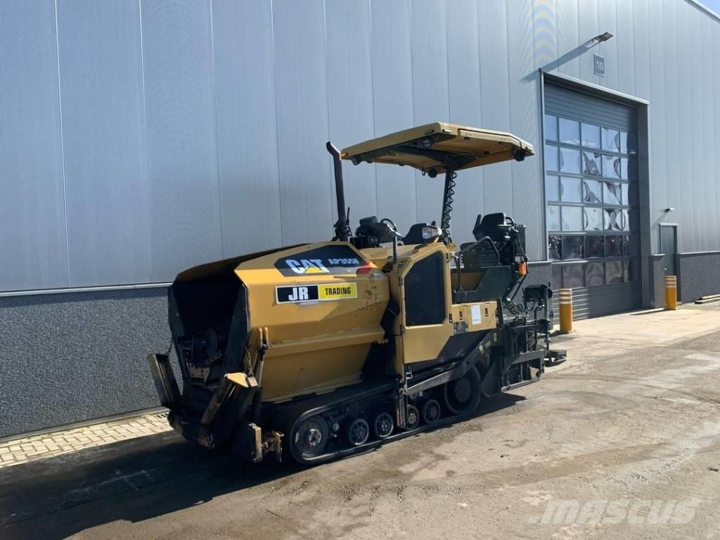 CAT AP355F Asfaltudlæggere