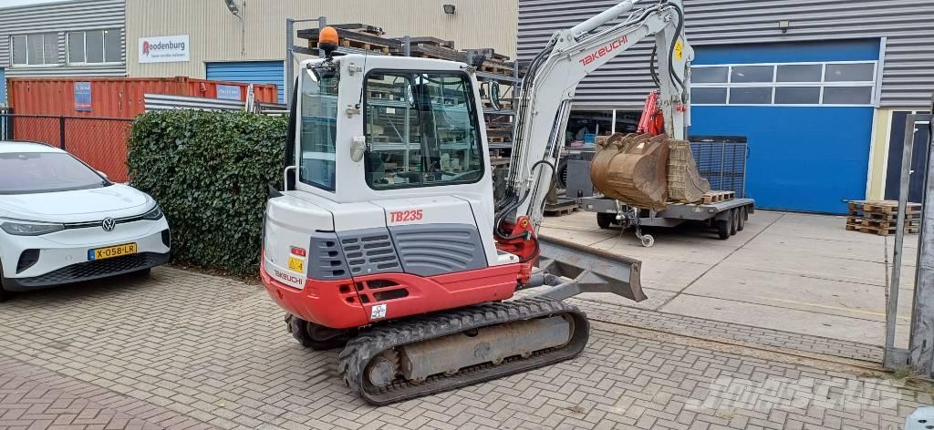 Takeuchi TB 235 CR Minigravemaskiner