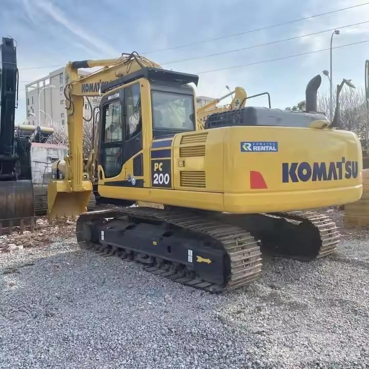 Komatsu PC200-8 Gravemaskiner på larvebånd