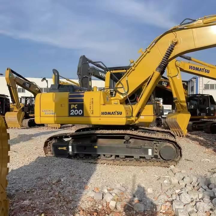 Komatsu PC200-8 Gravemaskiner på larvebånd