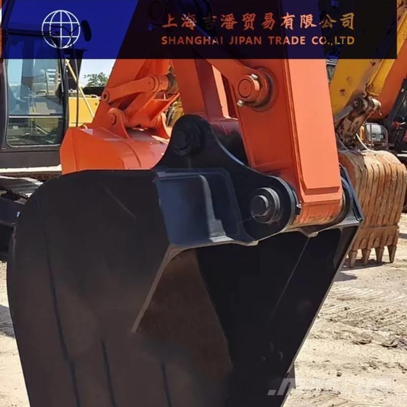 Hitachi ZX 210 Gravemaskiner på larvebånd