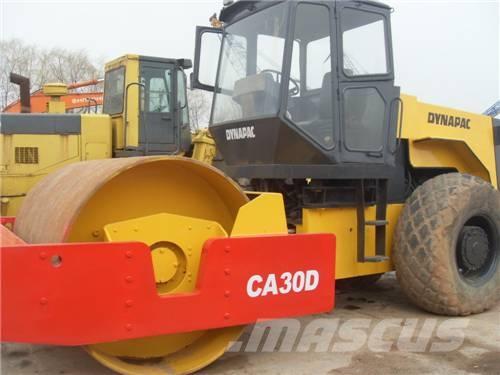 Dynapack CA 301 D Enkelt tromle
