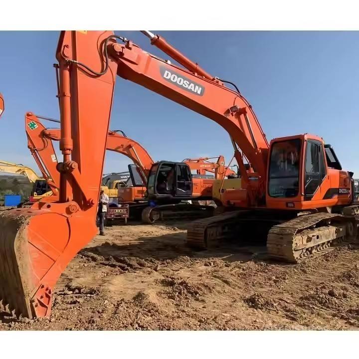 Doosan DH 225 Gravemaskiner på larvebånd