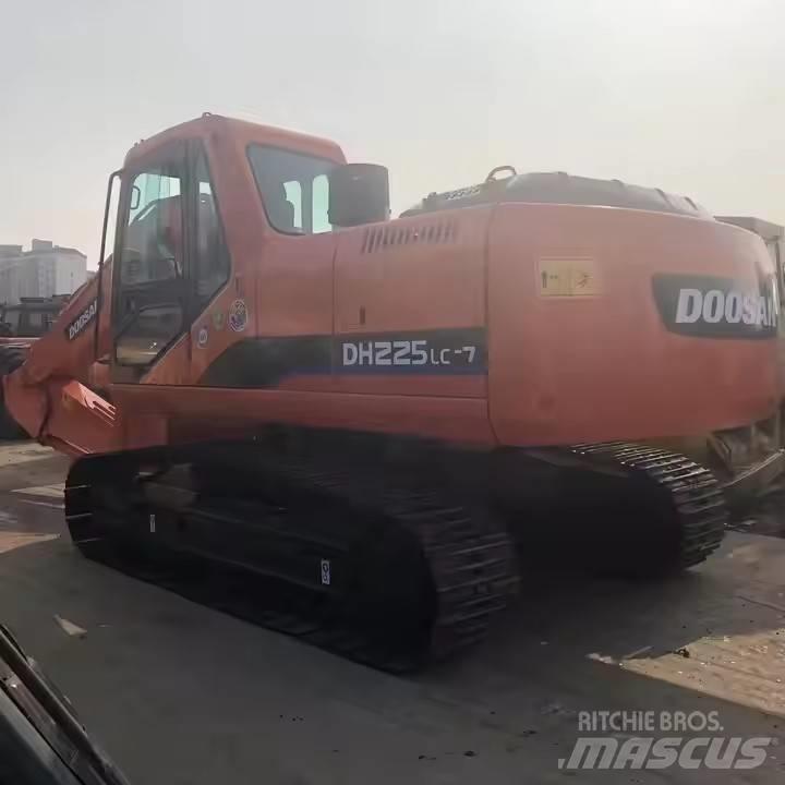 Doosan DH 225 Gravemaskiner på larvebånd