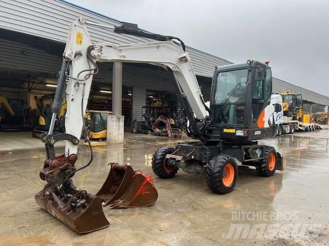 Bobcat E 57 W Gravemaskiner på hjul