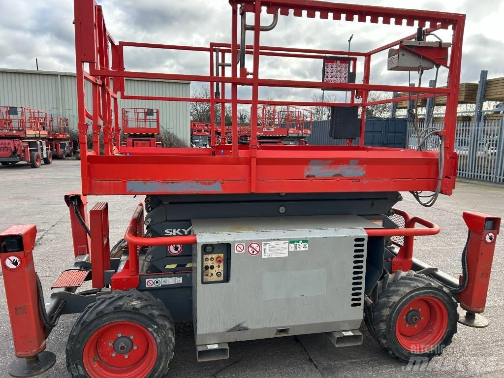 SkyJack SJ 6832 Saxlifte