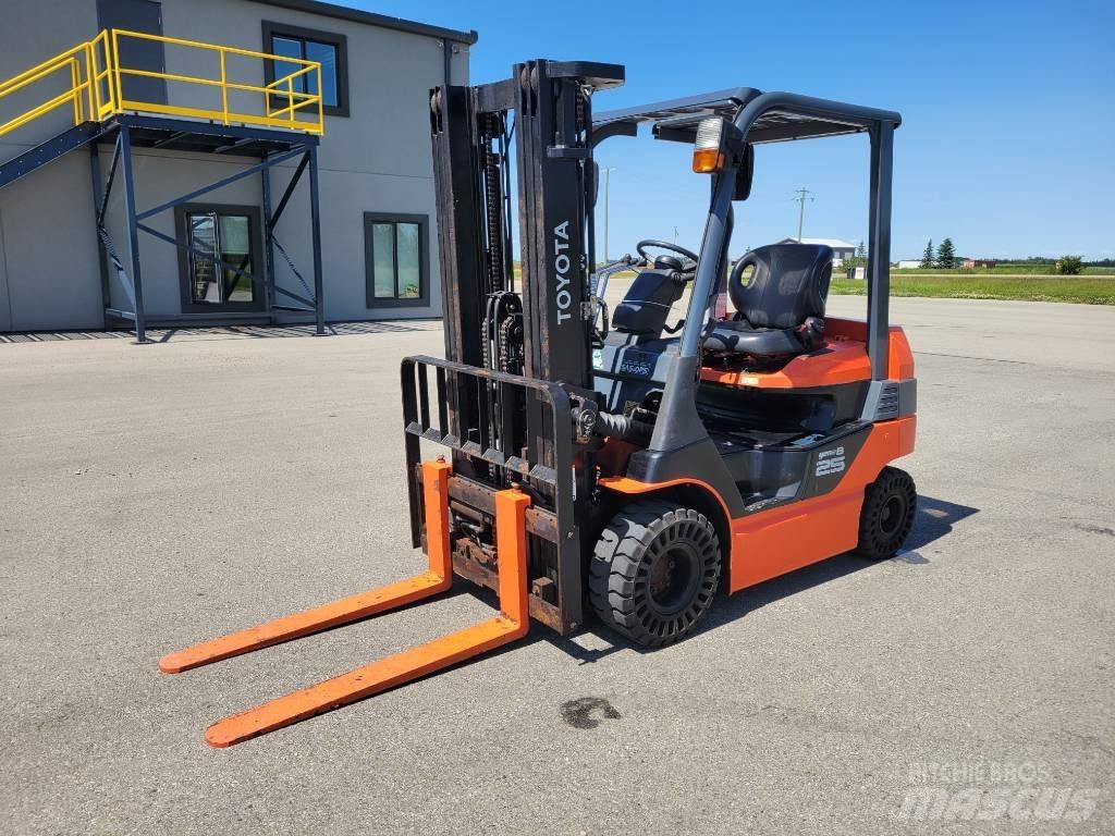 Toyota 8FB25 El gaffeltrucks