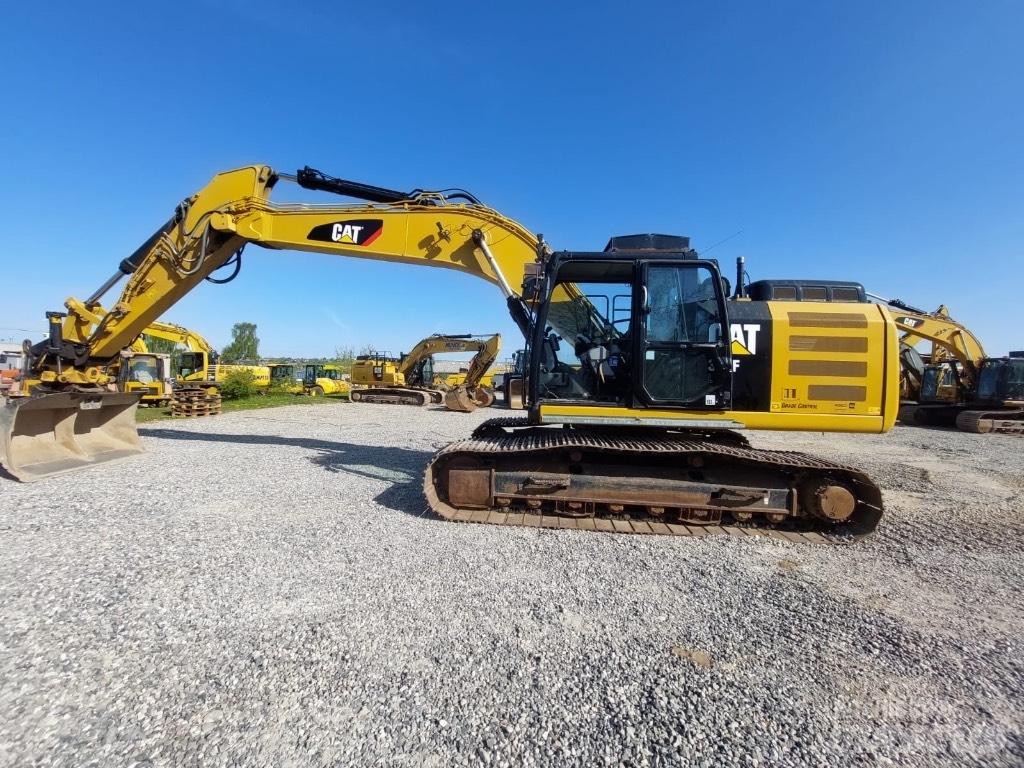 CAT 326 F L Gravemaskiner på larvebånd
