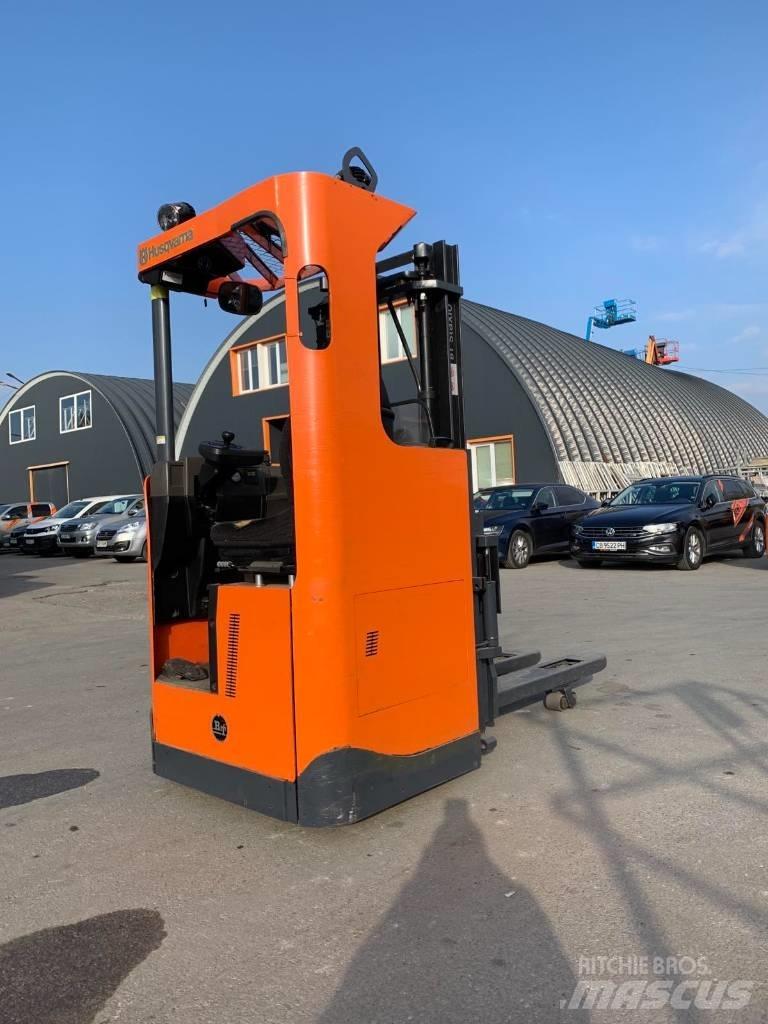 BT SRE 135 L Selvkørende stablere