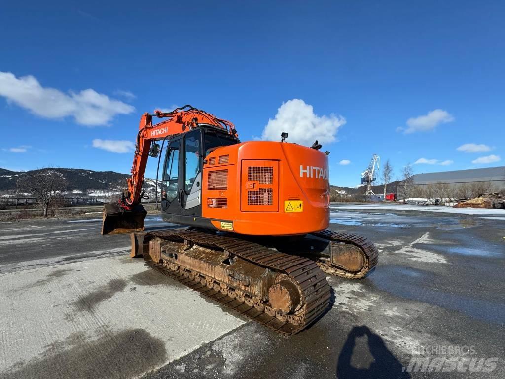 Hitachi ZX 225 US Gravemaskiner på larvebånd