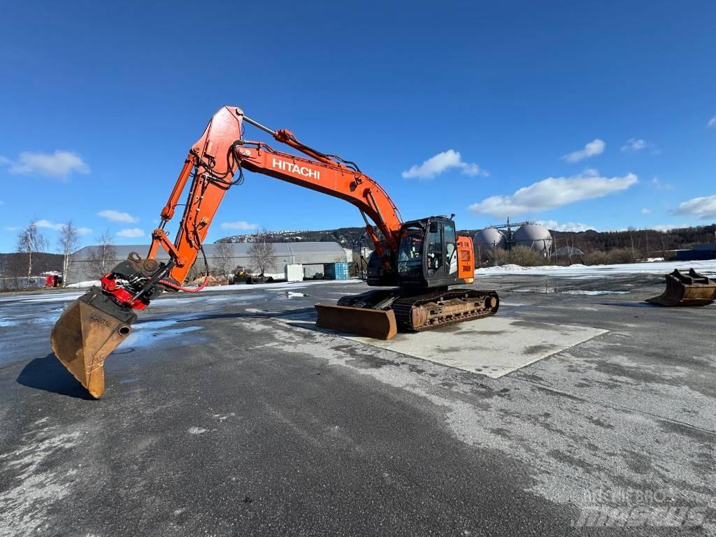 Hitachi ZX 225 US Gravemaskiner på larvebånd