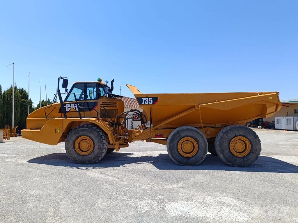 CAT 735 Terrængående lastbiler