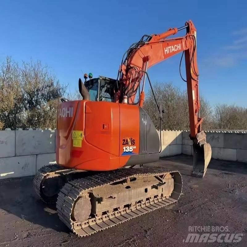 Hitachi ZX 135 Gravemaskiner på larvebånd