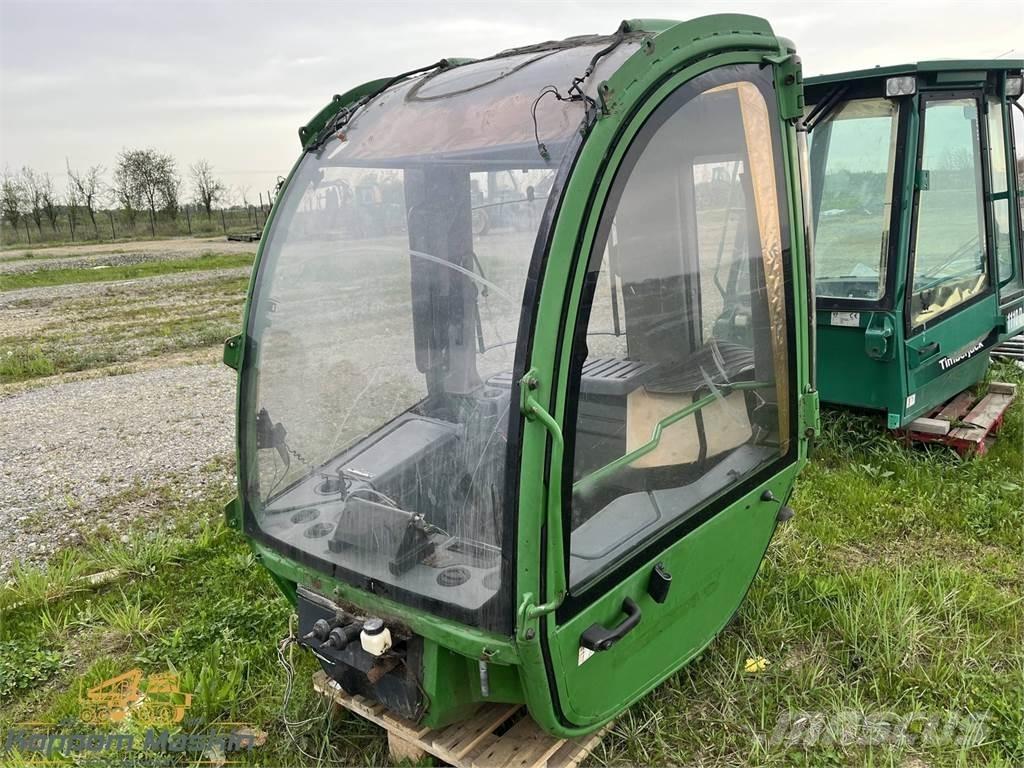 John Deere 1470E Kabiner og interiør