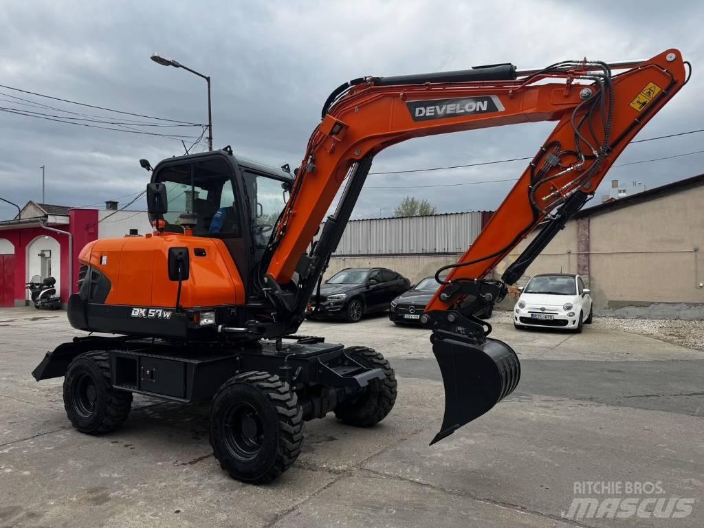 Develon DX 57 W-7 Gravemaskiner på hjul