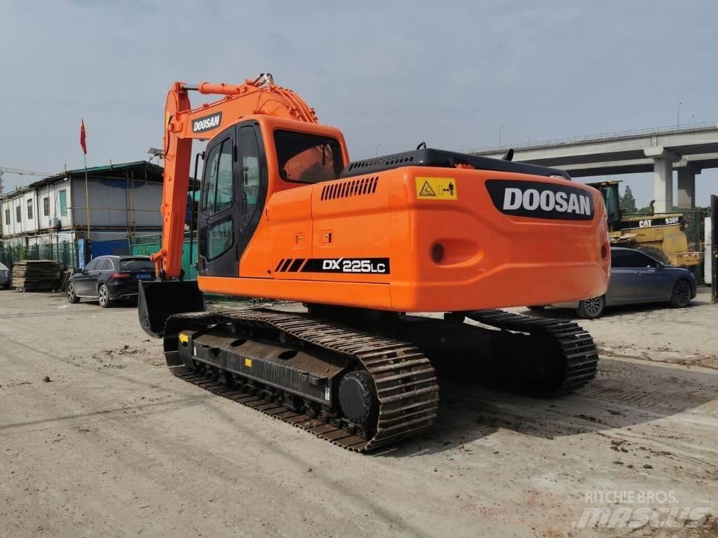 Doosan DX 225 LC Gravemaskiner på larvebånd
