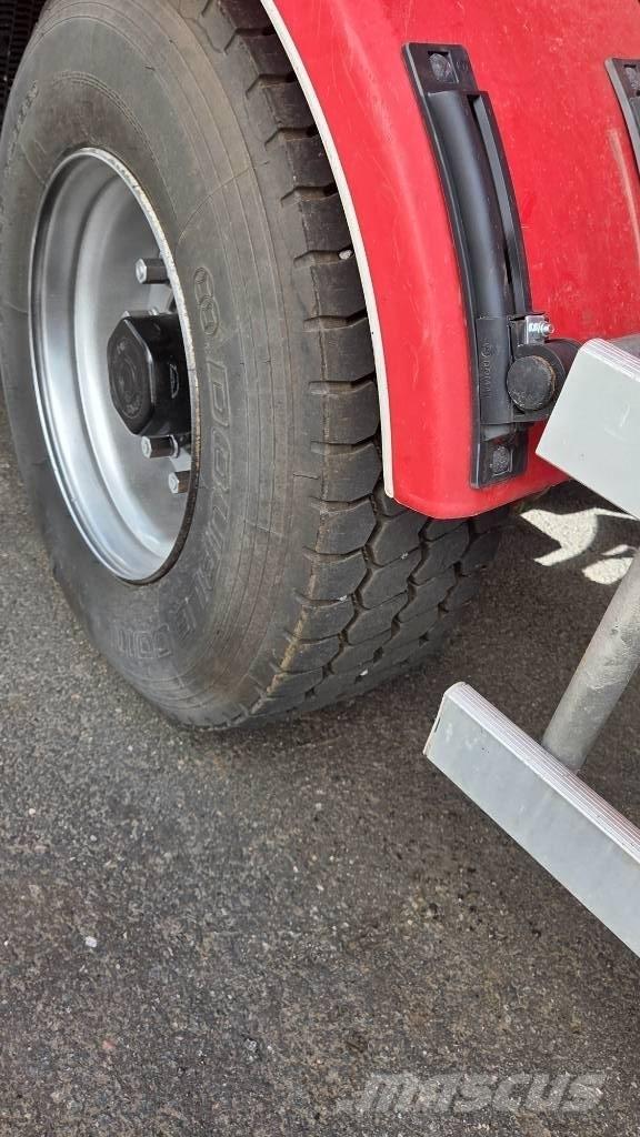  LAURINAHO SIIRTOTELI Semi-trailer med tip