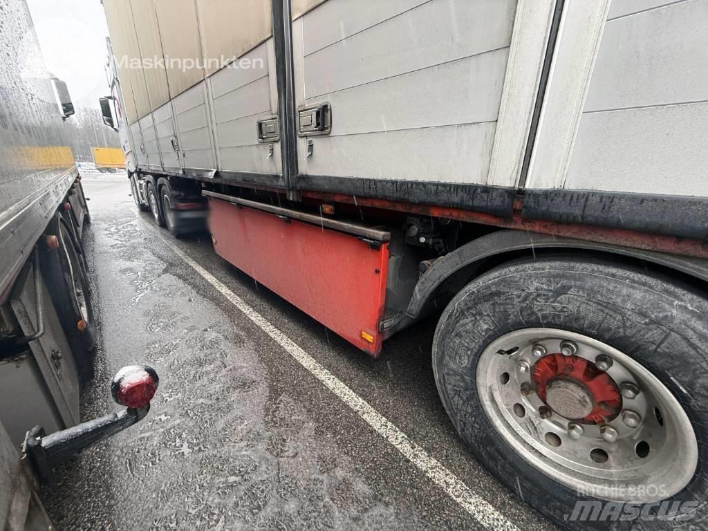 AMT K 502 Semi-trailer med fast kasse