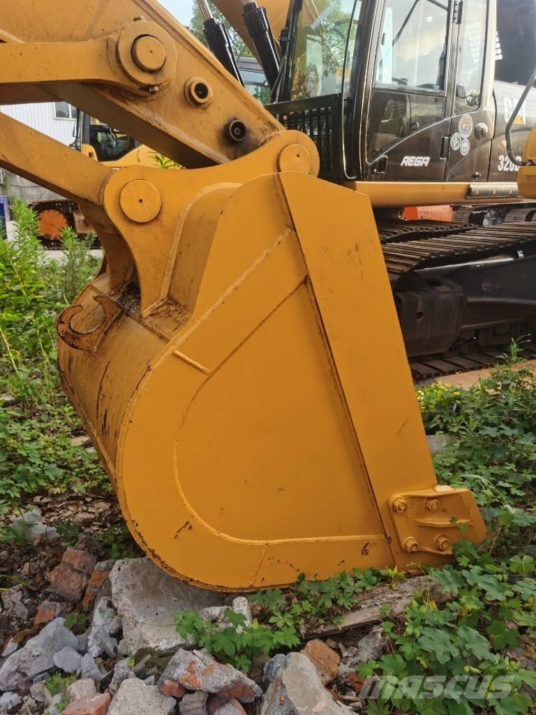 Komatsu PC 220-7 Gravemaskiner på larvebånd