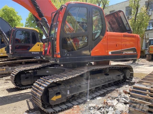 Doosan DX 225 LC Gravemaskiner på larvebånd
