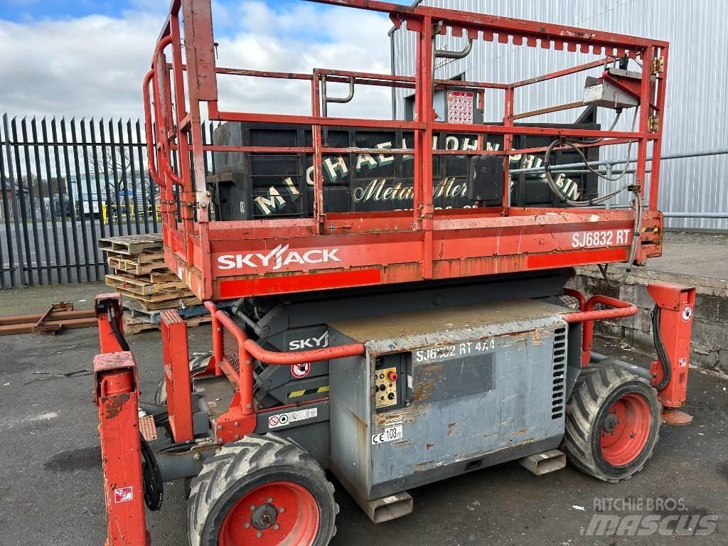 SkyJack SJ 6832 RT Saxlifte