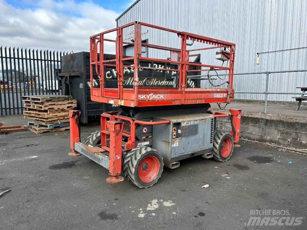 SkyJack SJ 6832 RT Saxlifte