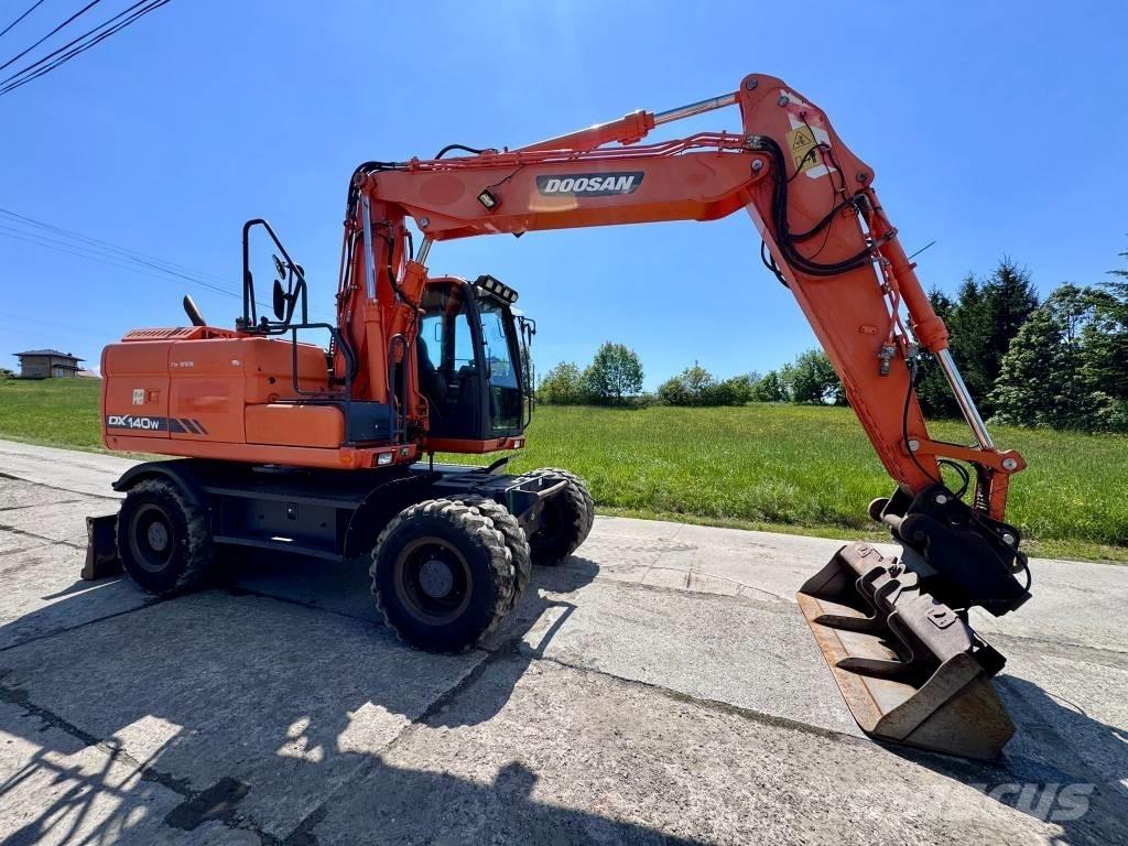 Doosan DX 140 W-3 Gravemaskiner på hjul
