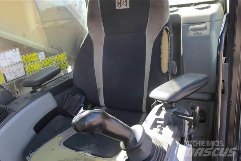 CAT 374FL Minigravemaskiner