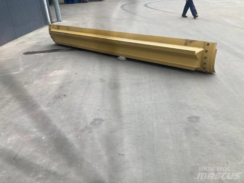 CAT 120M3 Moldboard Klinger