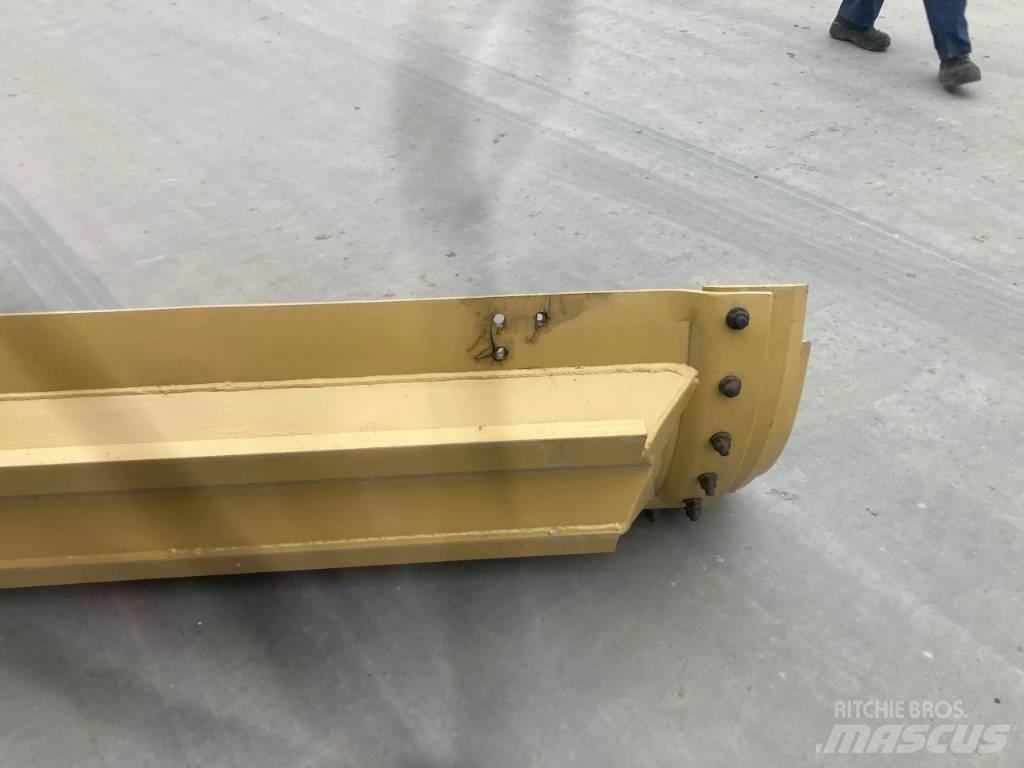 CAT 120M3 Moldboard Klinger