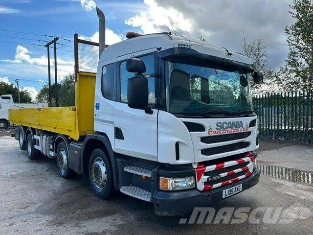 Scania P 320 Lastbil med lad/Flatbed