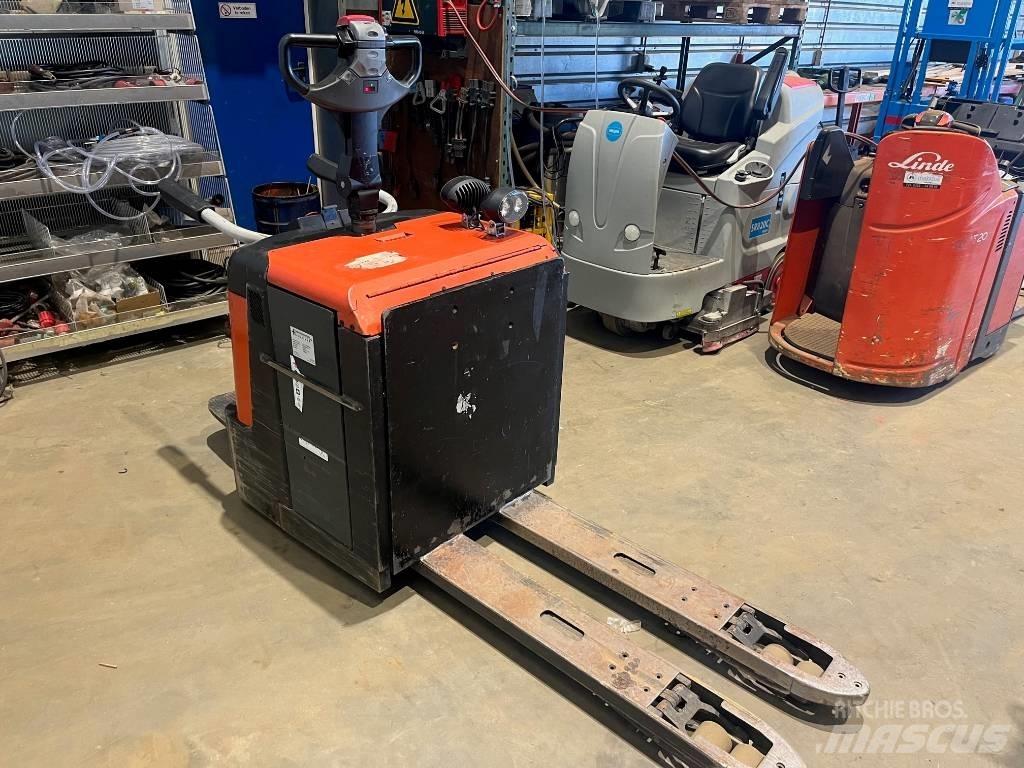 BT LPE 240 / M Gaffelstabler med gående fører