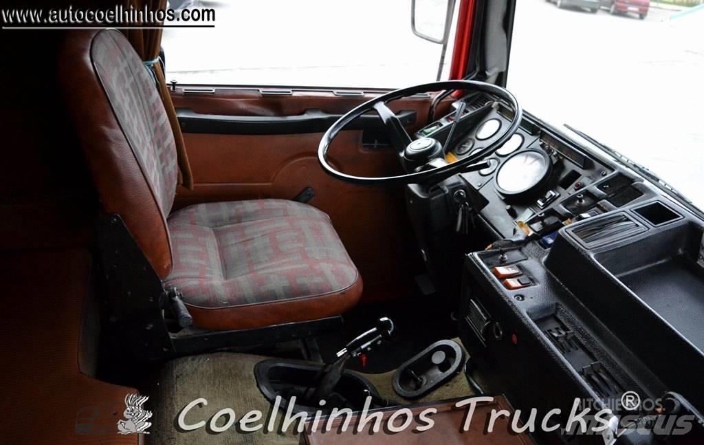 Volvo F10 Lastbil med lad/Flatbed