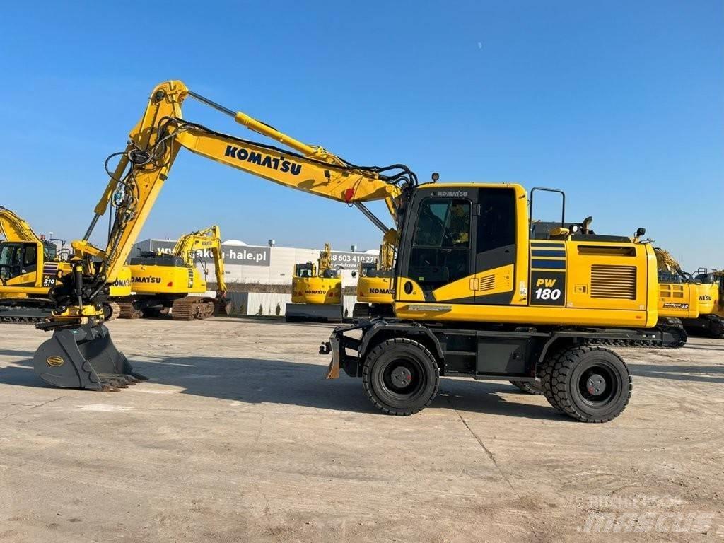 Komatsu PW 180-11 Gravemaskiner på hjul