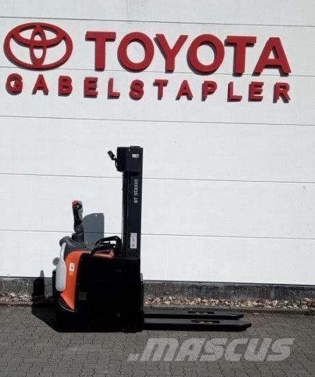 Toyota SPE140L Selvkørende stablere