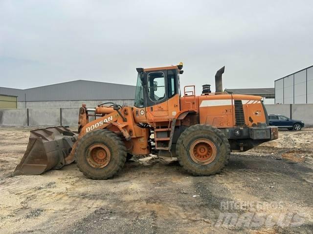 Doosan DL 300 Læssemaskiner på hjul