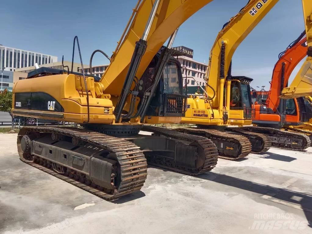 CAT 330 Gravemaskiner på larvebånd