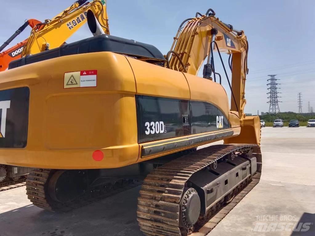 CAT 330 Gravemaskiner på larvebånd