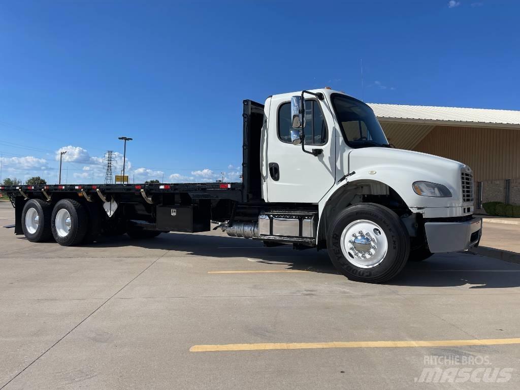 Freightliner M 106 Lastbil med lad/Flatbed
