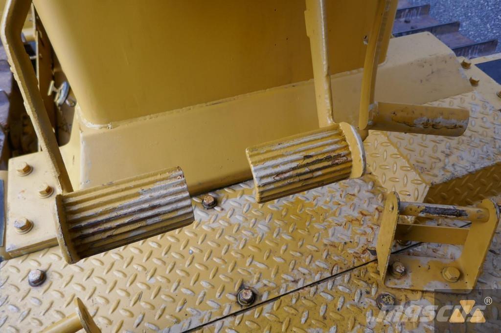 CAT D7G Ex-army Bulldozer på larvebånd