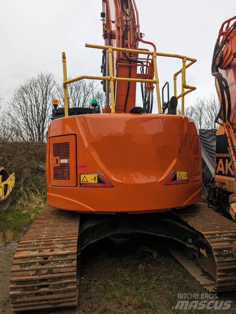 Hitachi ZX225US-7 Gravemaskiner på larvebånd