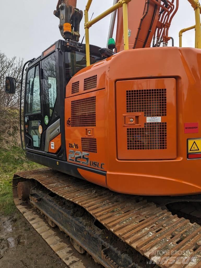 Hitachi ZX225US-7 Gravemaskiner på larvebånd