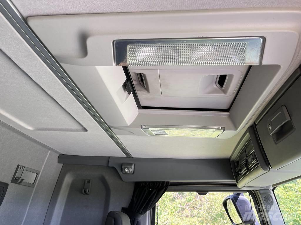 Renault Kerax 6x4 Lastbilmonterede kraner