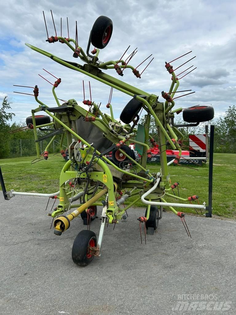 CLAAS Volto 800 River og høvendere