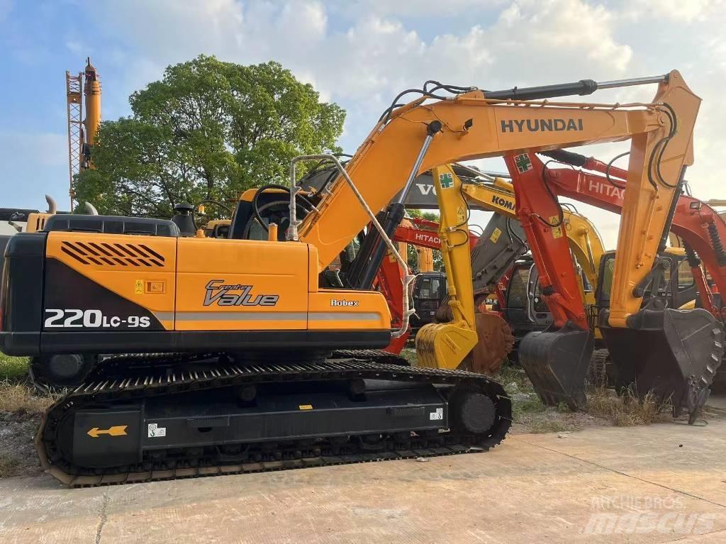 Hyundai R220LC-9S Gravemaskiner på hjul