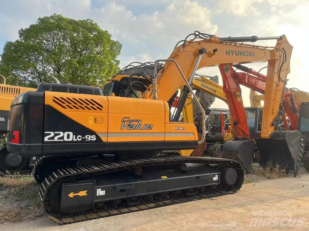 Hyundai R220LC-9S Gravemaskiner på hjul